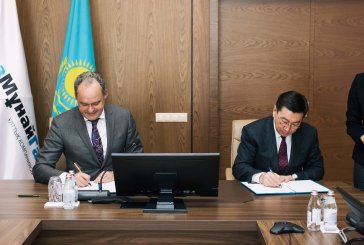 Thomas Hilker (Linde Gas Rus) & Alik Aidarbayev (KMG) sign the new MoU this week.