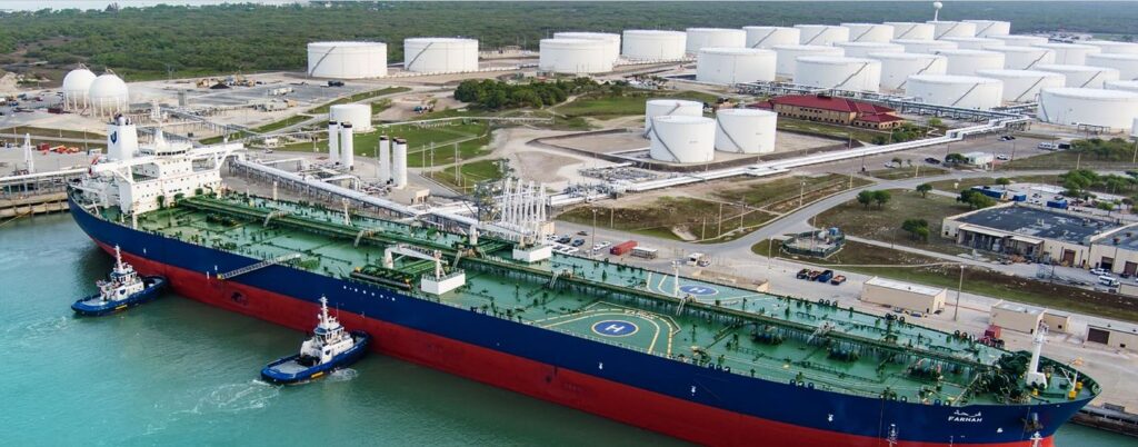 A VLCC vessel berthed next to the Enbridge Ingleside Energy Center, which will host a new CCS ammonia project developed by Enbridge and Humble Midstream. Source: Enbridge.