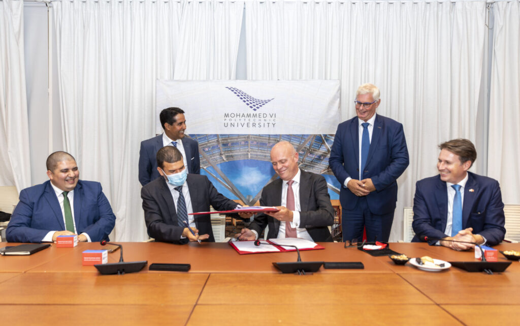 Executives from Proton Ventures and UM6P sign the agreement in the presence of IRESEN and Dutch Embassy officials in Benguerir. Source: Proton Ventures.