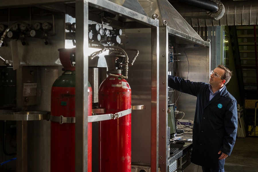 Michael Dolan (nowDirector, Science & Technology at Fortescue Future Industries) with the ammonia-to-hydrogen conversion system in 2017. Source: CSIRO.