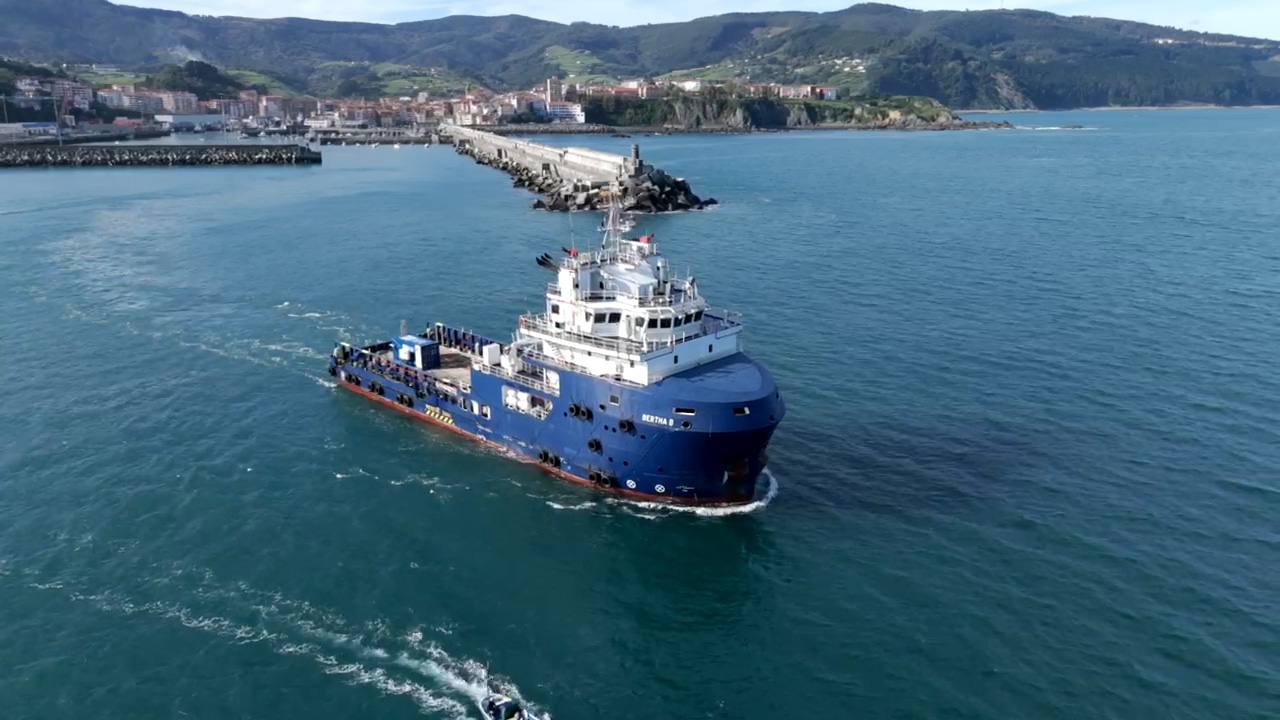 Ammonia cracking: demonstration onboard an operating vessel, test plant opens in the UK