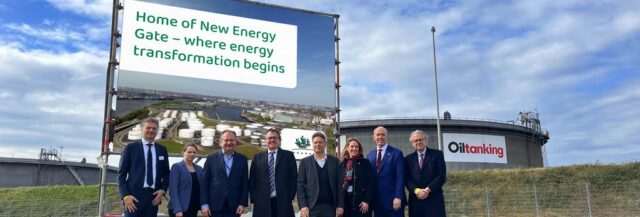 Mabanaft and Pattern Energy executives at the site of the future “New Energy Gate Hamburg”.